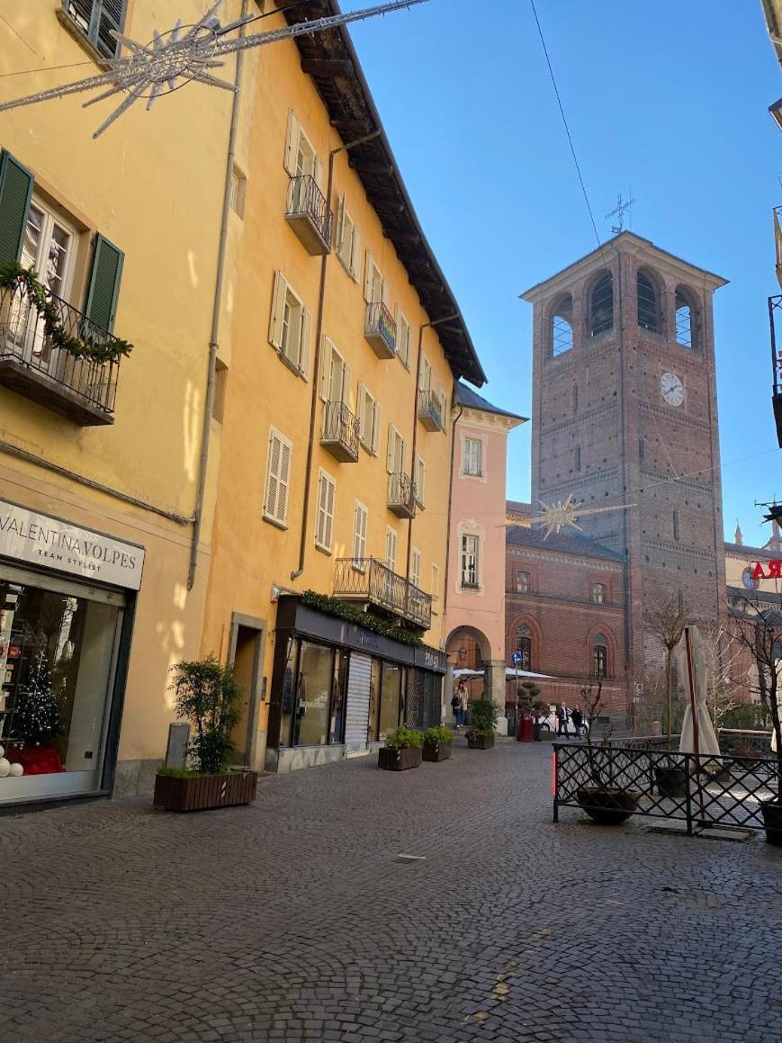 Maschera Di Ferro Appartamento In Centro Storico Pinerolo Exteriér fotografie