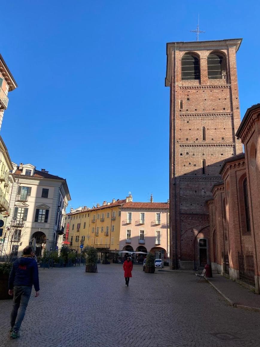 Maschera Di Ferro Appartamento In Centro Storico Pinerolo Exteriér fotografie